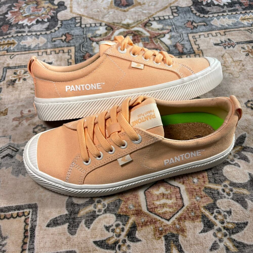 Cariuma Pantone Peach Fuzz Canvas Sneakers OCA Low US Women's 8 Shoes Walking